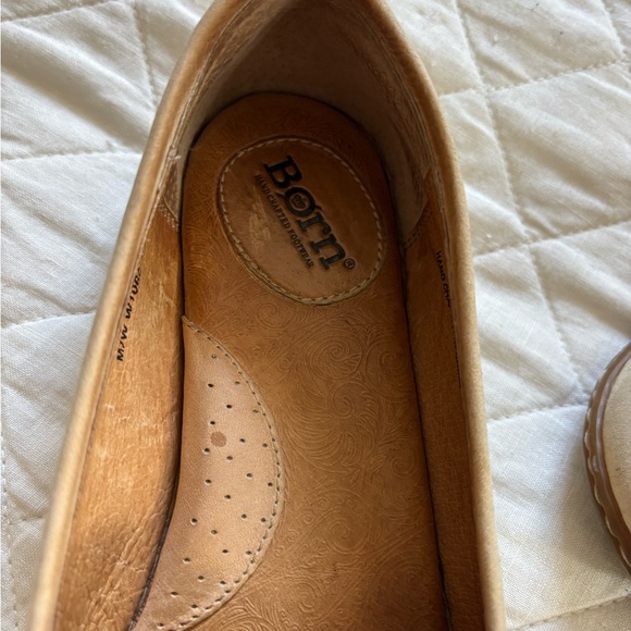 Born Women's Cream light tan Loafers size 8 EUC - Picture 5 of 9